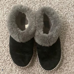 Ugg slippers size 8